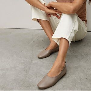 Everlane Italian Day Glove Flats in Mocha Like New Size 9